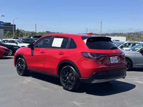 Certified 2025 Honda HR-V Sport image 3