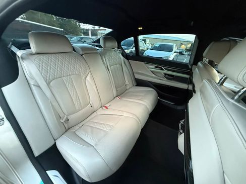 Used 2022 BMW 740i w/ Luxury Rear Seating Package RWD image 21