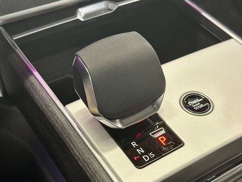 New 2025 Land Rover Range Rover SE image 21