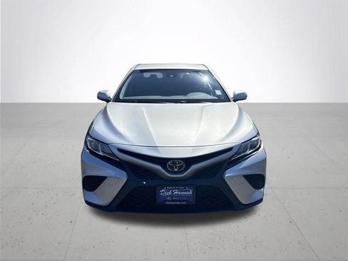 Used 2018 Toyota Camry SE FWD image 2