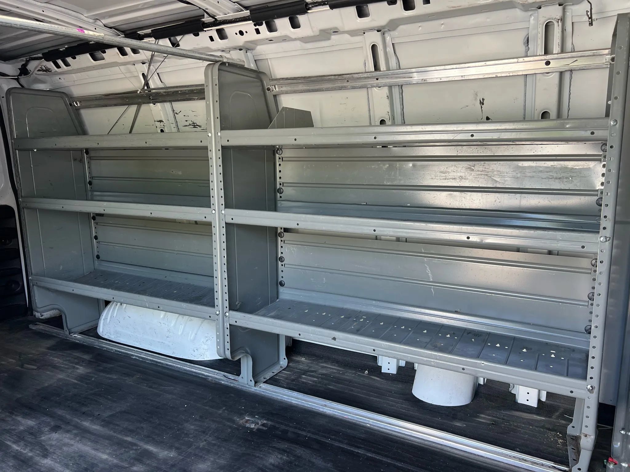 Used 2015 Chevrolet Express 2500 RWD image 18