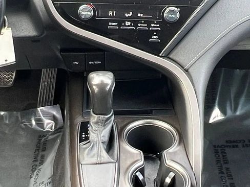 Used 2021 Toyota Camry SE FWD image 11
