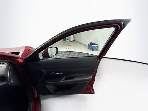 Used 2025 Nissan Kicks SV AWD/4WD image 29