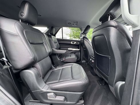 Used 2020 Ford Explorer XLT w/ Equipment Group 202A AWD/4WD image 10
