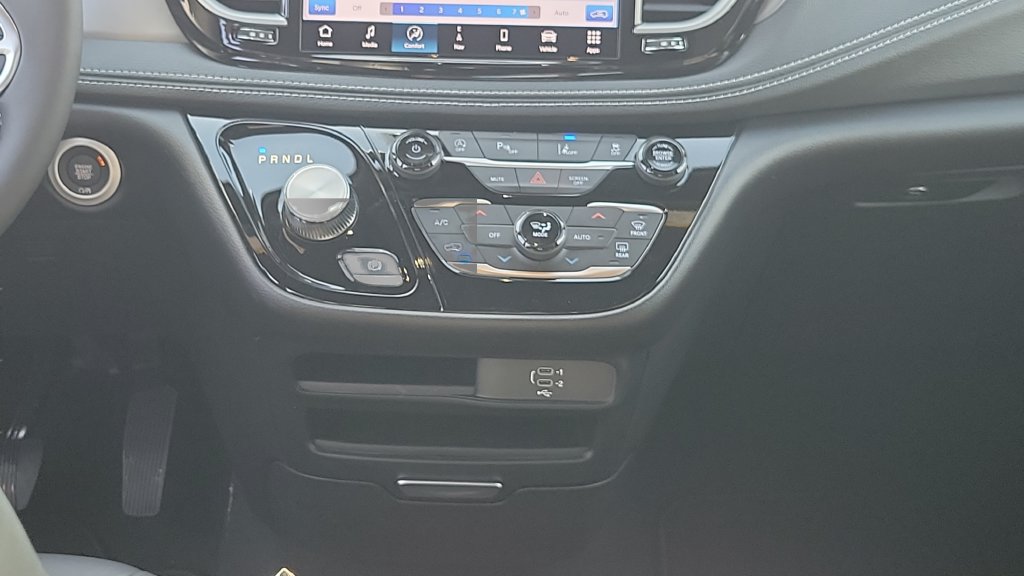 New 2027 Chrysler Pacifica Select w/ Family Tech Group FWD image 15