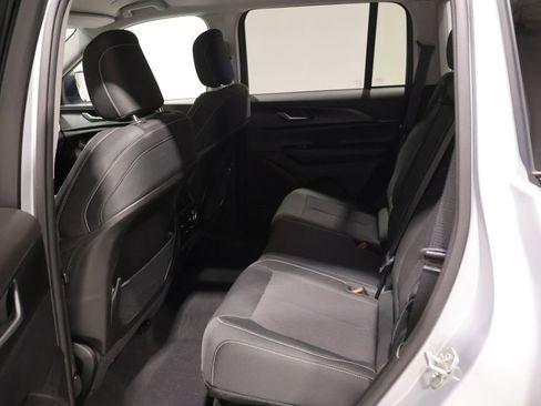 Certified 2023 Jeep Grand Cherokee Laredo w/ Luxury Tech Group I AWD/4WD image 19