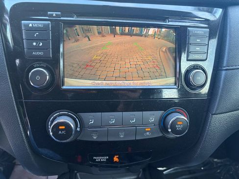Used 2018 Nissan Rogue S FWD image 17