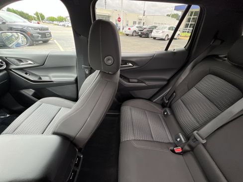 Used 2026 Chevrolet Equinox LT w/ Safety and Technology Package AWD/4WD image 3