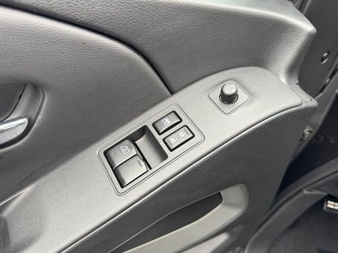 Used 2025 Nissan Frontier SV w/ SV Convenience Package image 14