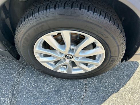 Used 2018 Nissan Rogue SV w/ Premium Package AWD/4WD image 9