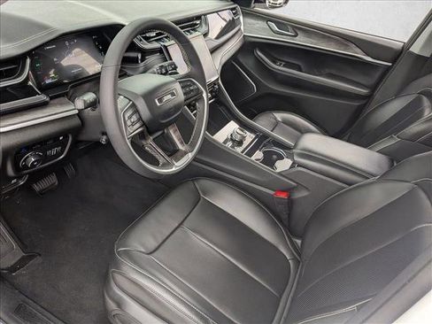 Used 2023 Jeep Grand Cherokee 4WD 4xe w/ Luxury Tech Group II image 10
