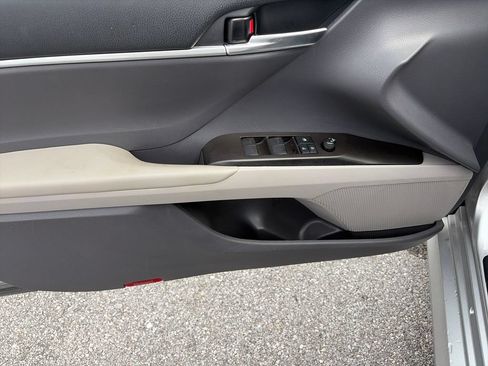 Used 2022 Toyota Camry LE FWD image 18