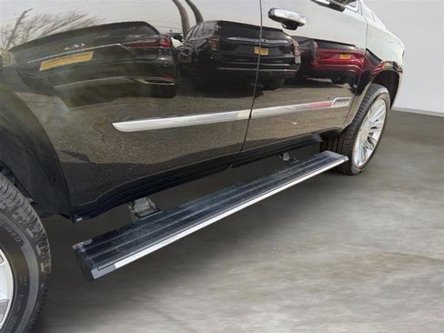 Used 2018 Cadillac Escalade Platinum image 46