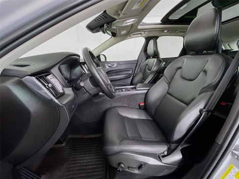 Used 2024 Volvo XC60 B5 Core image 25
