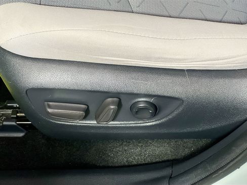 Used 2021 Toyota RAV4 XLE FWD image 15