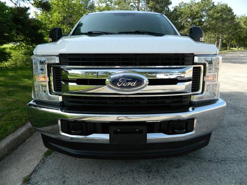 Used 2019 Ford F250 XLT AWD/4WD image 2