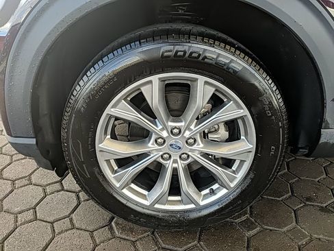 Used 2022 Ford Explorer XLT w/ Equipment Group 202A image 12