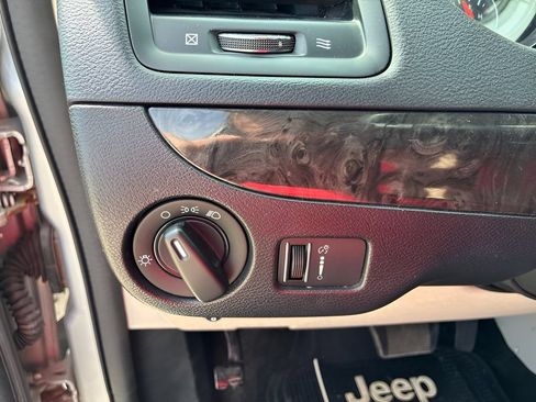 Used 2012 Dodge Grand Caravan SXT FWD image 17