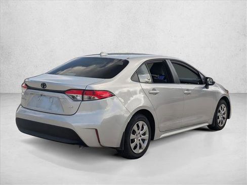 Used 2025 Toyota Corolla LE image 5