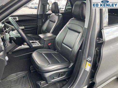 Used 2022 Ford Explorer XLT w/ Equipment Group 202A image 3
