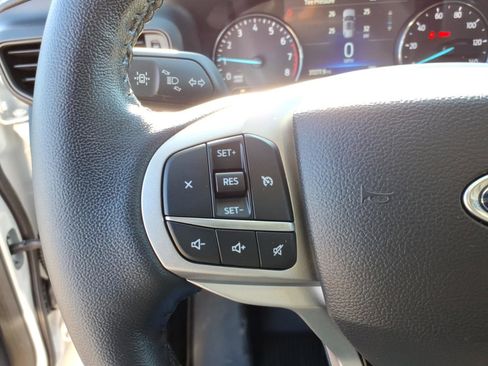 Used 2022 Ford Explorer XLT image 18