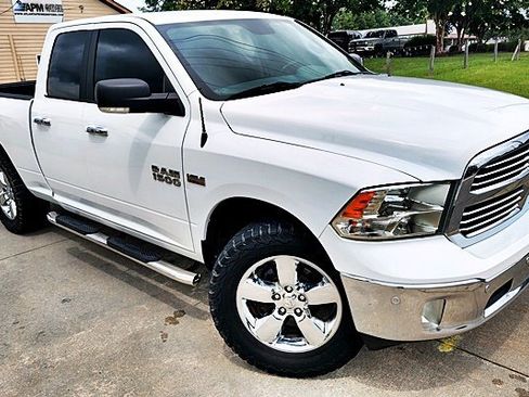 Used 2018 RAM 1500 SLT AWD/4WD image 4