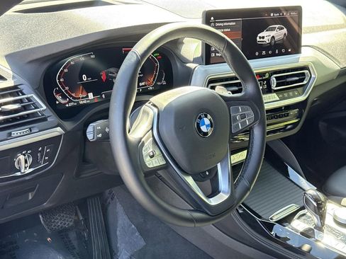 Used 2025 BMW X4 xDrive30i AWD/4WD image 9