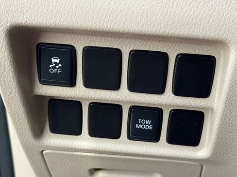 Used 2015 Nissan Pathfinder S image 29