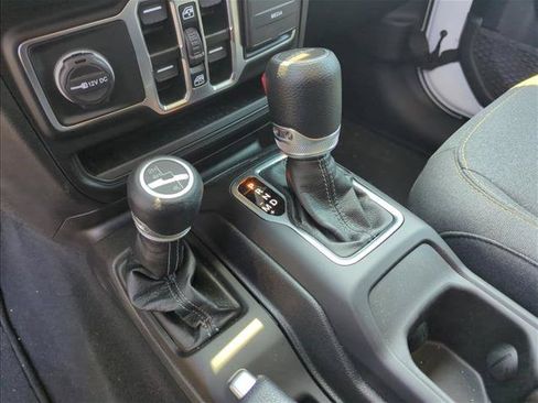 Used 2024 Jeep Gladiator Sport AWD/4WD image 17