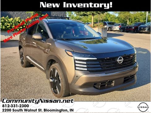 Used 2025 Nissan Kicks SR FWD image 1