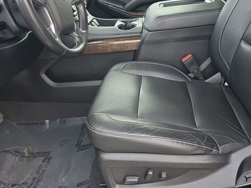 Used 2020 Chevrolet Suburban LT image 13
