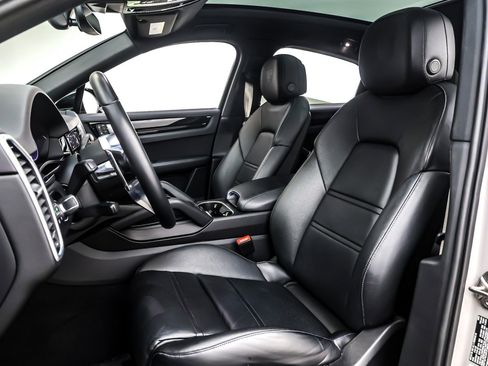 Used 2023 Porsche Cayenne Platinum Edition image 18