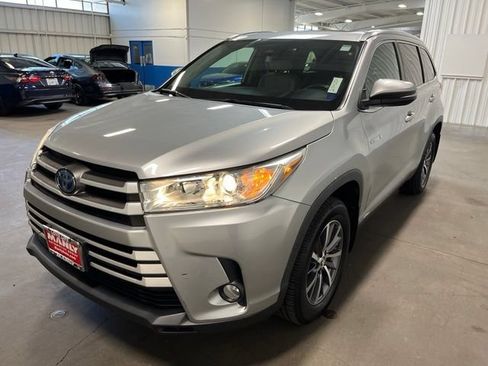 Used 2019 Toyota Highlander XLE AWD/4WD image 7