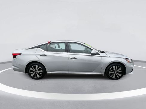 Certified 2021 Nissan Altima 2.5 SV w/ SV Premium Package image 5