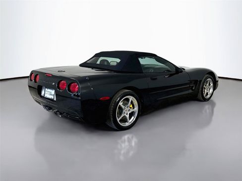 Used 2004 Chevrolet Corvette Convertible w/ Preferred Equipment Group RWD image 9