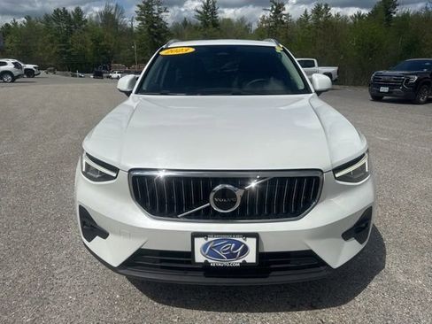 Used 2023 Volvo XC40 B5 Plus w/ Climate Package AWD/4WD image 2