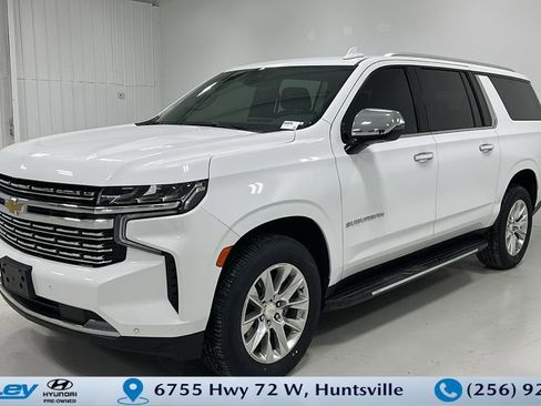 Used 2023 Chevrolet Suburban Premier image 1