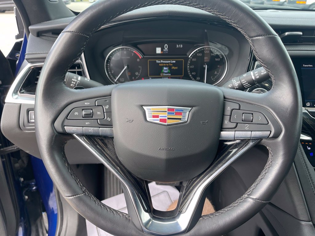 Used 2025 Cadillac XT6 Premium Luxury FWD image 10