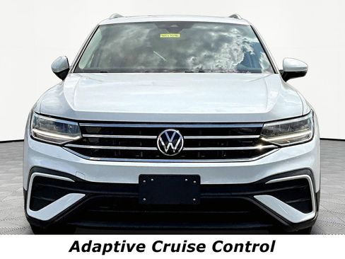 Used 2023 Volkswagen Tiguan SE AWD/4WD image 2