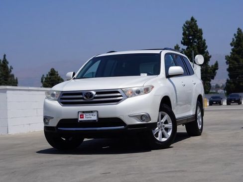 Used 2013 Toyota Highlander Plus FWD image 3
