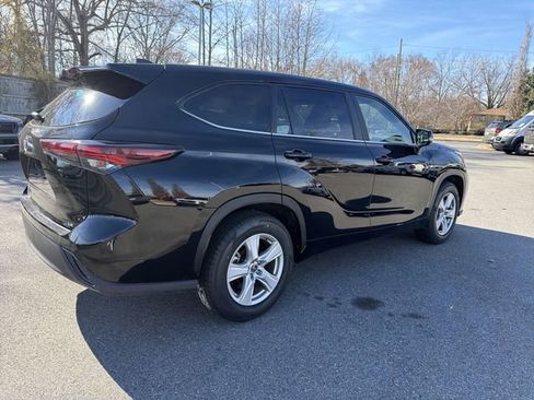 Used 2024 Toyota Highlander LE image 5