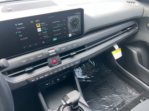 Used 2025 Kia K4 LXS image 26