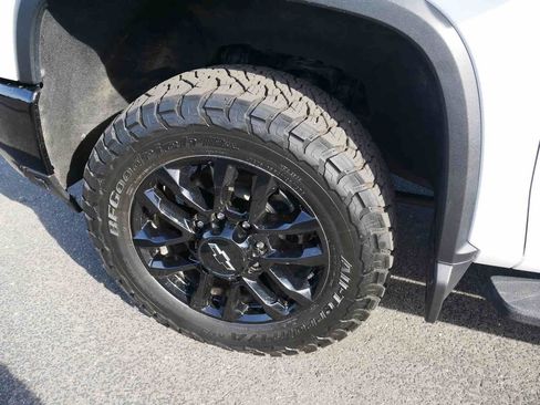 Used 2025 Chevrolet Silverado 3500 LT image 12