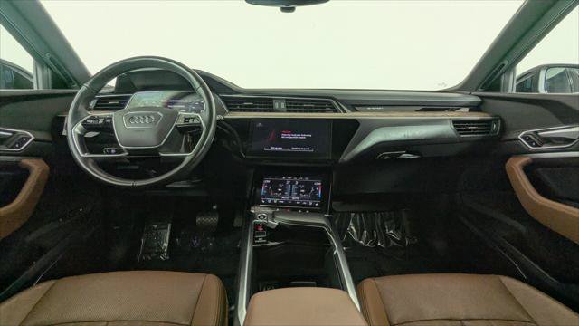 Used 2022 Audi e-tron Premium Plus w/ Premium Plus Package AWD/4WD image 24
