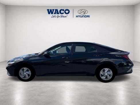 Used 2026 Hyundai Elantra SE FWD image 5