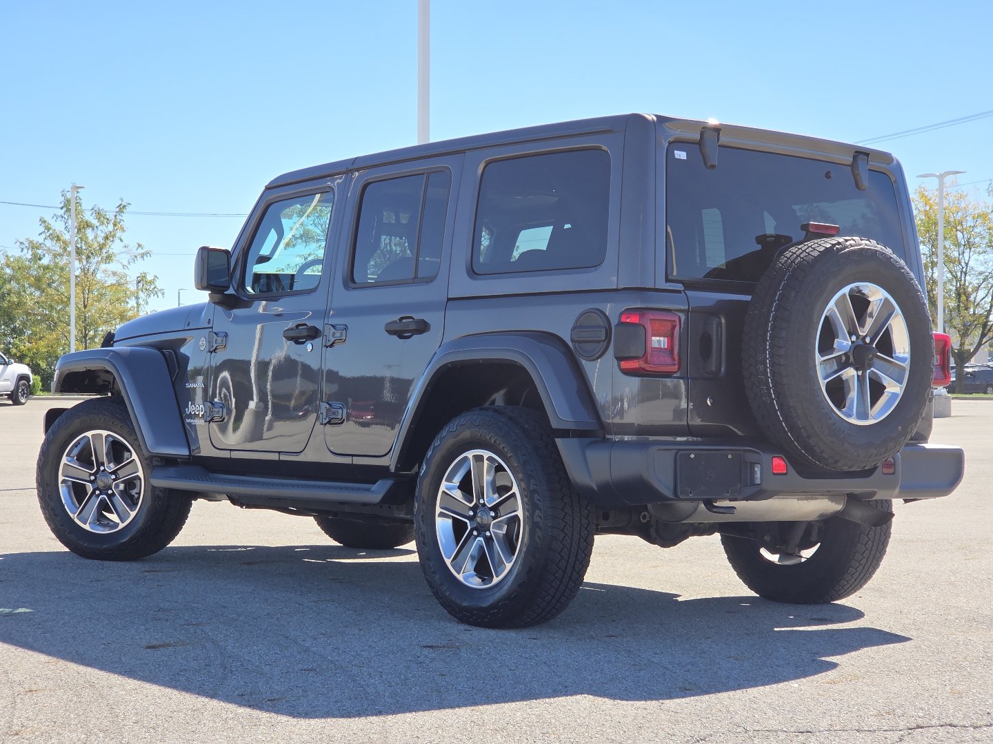 Used 2020 Jeep Wrangler Unlimited Sahara w/ LED Lighting Group AWD/4WD image 14