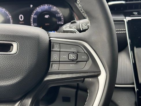 Used 2023 Jeep Grand Cherokee Altitude image 34