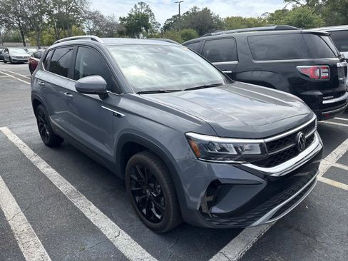 Used 2023 Volkswagen Taos SE w/ Panoramic Sunroof Package image 1