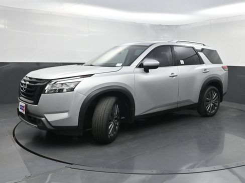 Used 2024 Nissan Pathfinder SL w/ SL Premium Package FWD image 24