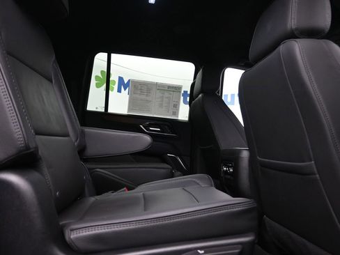 Used 2025 GMC Yukon XL Denali image 8